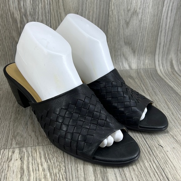 🍁2/$25 🍁Trotters Corsa Woven Sandal - Picture 1 of 15